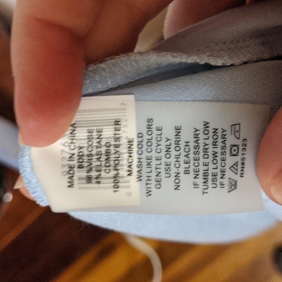 Vince Camuto Light Powder Blue Soft Sleeveless Top - Picture 4 of 4